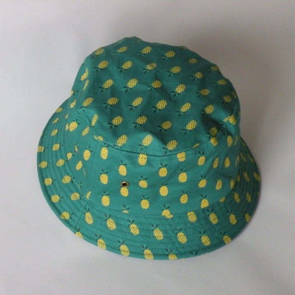 Copricapi, berretti & cappellini: Bucket Hat von We Are V – Nuovo e nell'imballaggio originale da Schüpfheim venduto da WeAreV 2