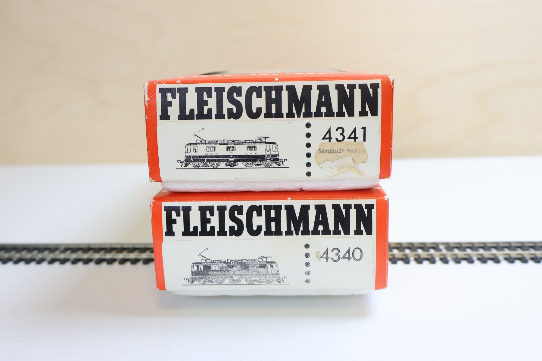 Fleischmann Modelleisenbahnen: Fleischmann 2 x SBB Re 4/4 E-Loks - H0 DC - 4341/4340 – Gebraucht aus Winterthur von Monstera 9