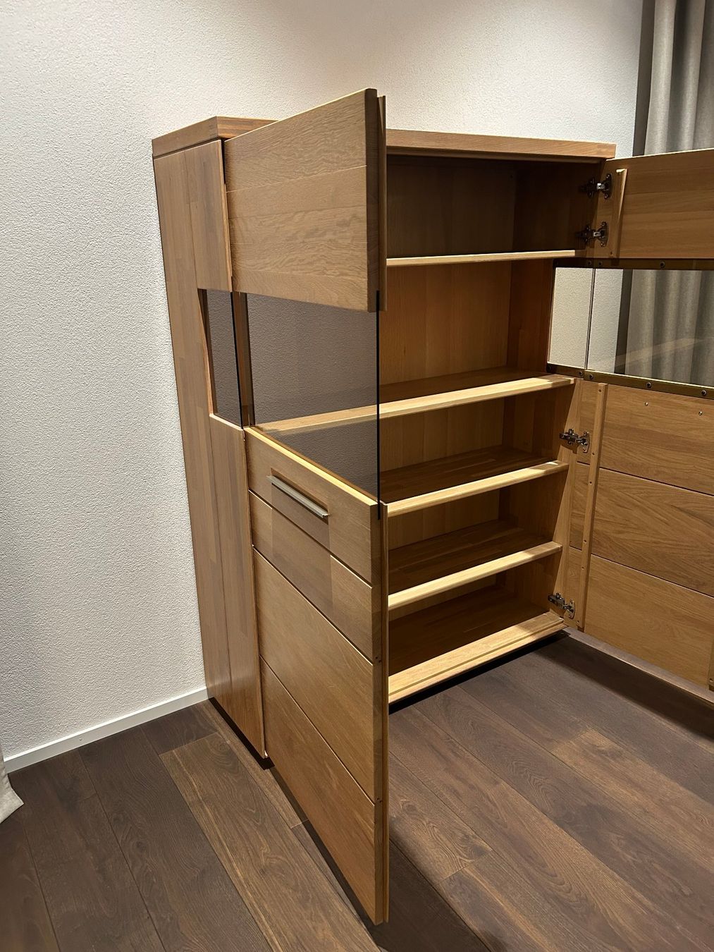 Armadi: Highboard/Vitrine in Eiche massiv – Usato da Widen venduto da SXR 3