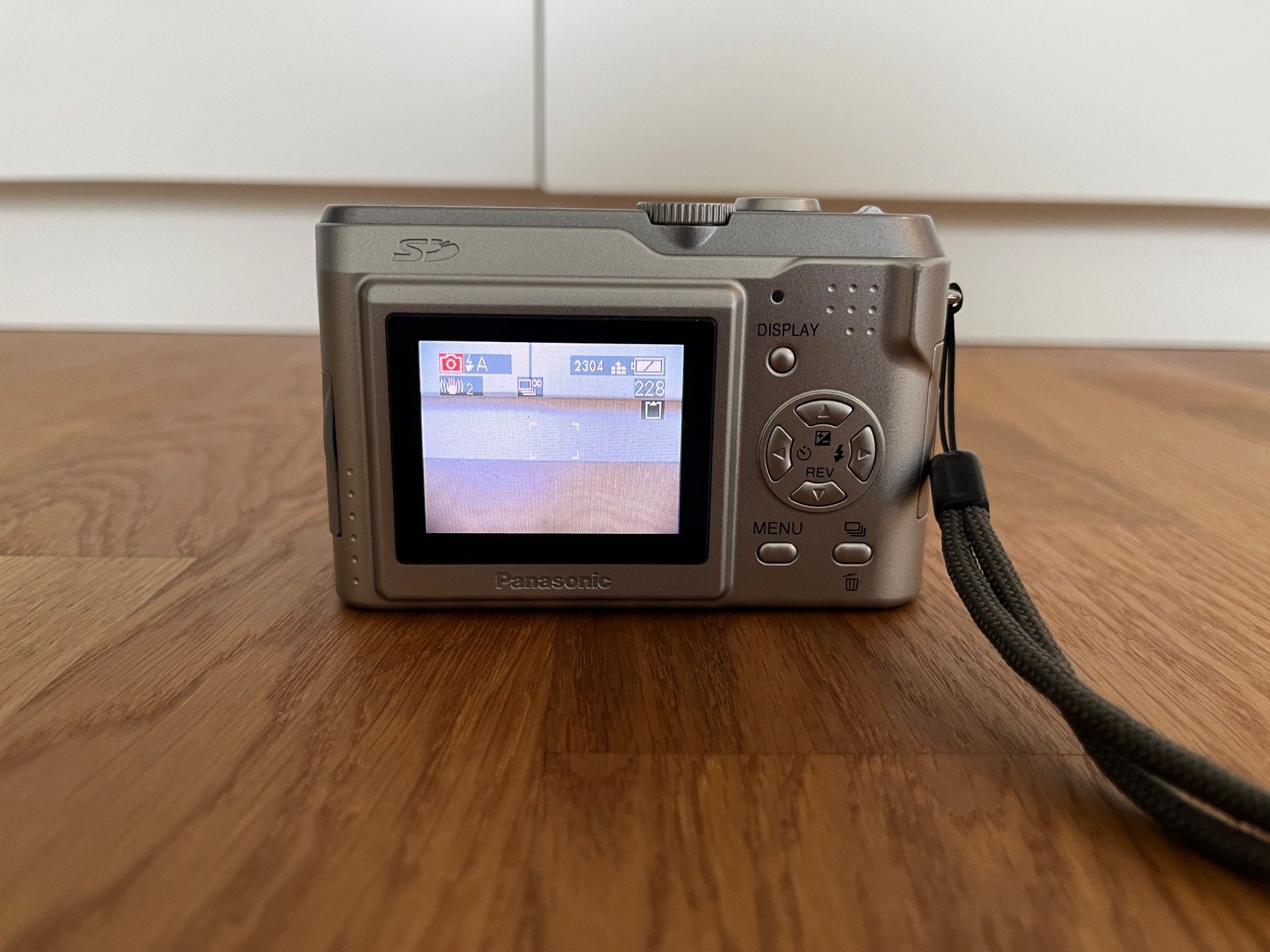 Panasonic Kamera: Panasonic Lumix Vintage Kamera – Gebraucht aus Steinen von nic_yk9v 4