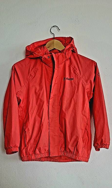 Sherpa Giacche & Cappotti: Sherpa Regenjacke, Gr. 140 – Usato da Zürich venduto da Cologna