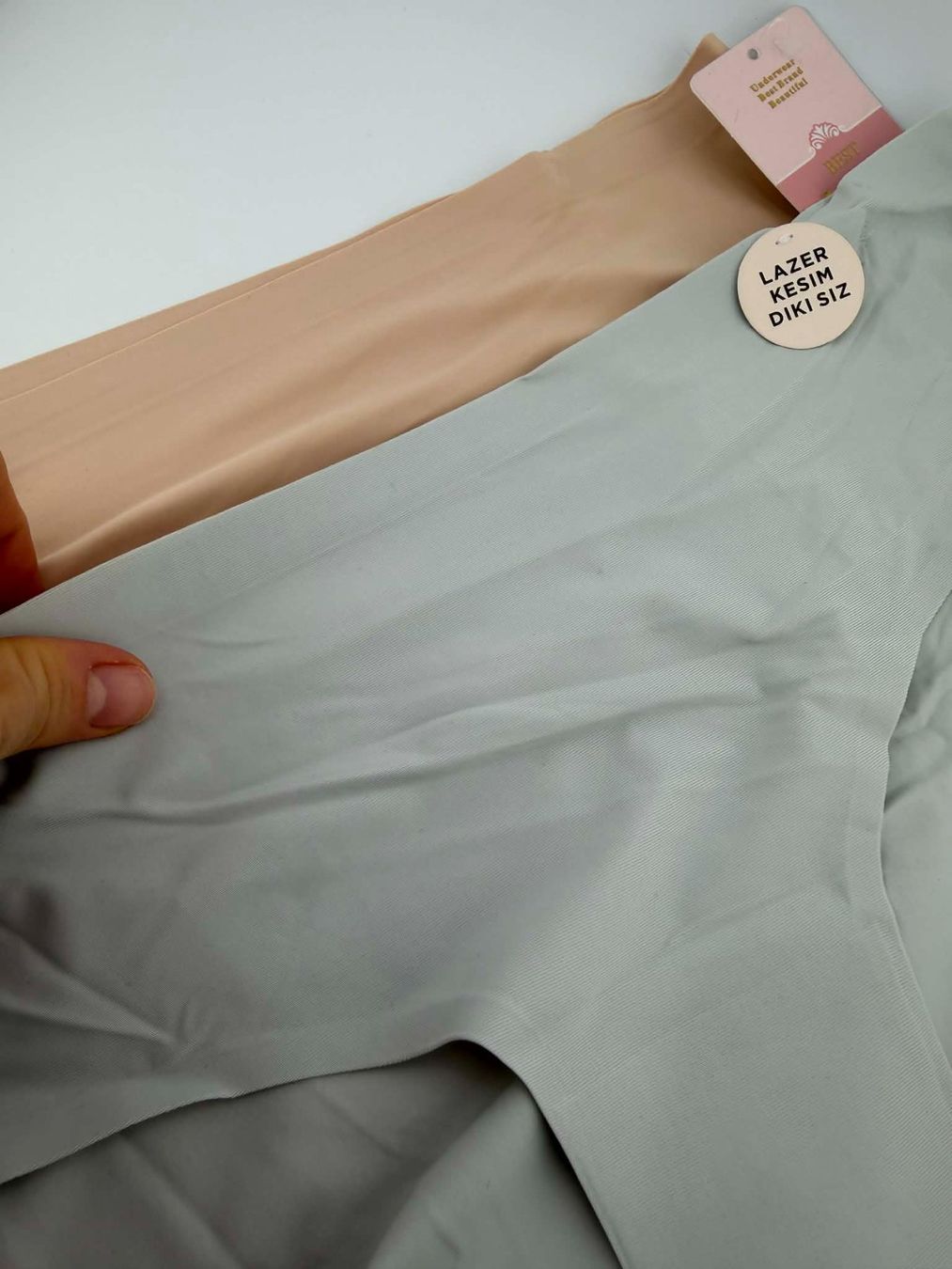 Sonstige Unterwäsche: 2er Set Damen Slips Seamless Unsichtbar  Neu M – Neu und originalverpackt aus Riehen von ann_76jw 9