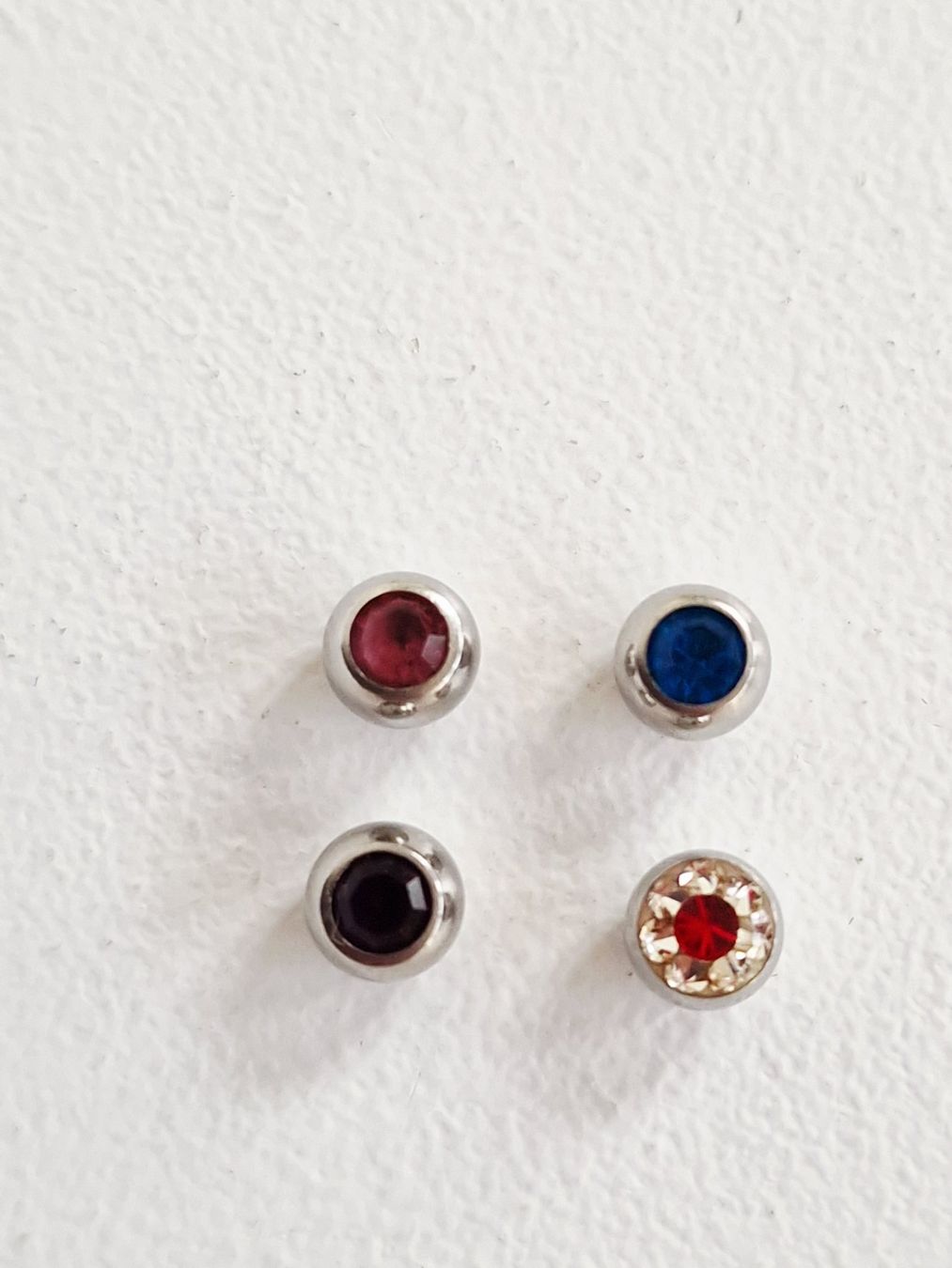 Gioielli per piercing: 4 Stk. versch. Bauchnabel Piercing Verschlüsse – Usato da Hallau venduto da CHACLA 3