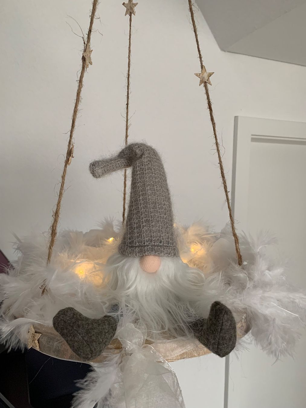 Tutte le decorazioni: Zauberhafte Weihnachtsdekoration/Hängeschaukel mit Wichtel – Nuovo e nell'imballaggio originale da Diepoldsau venduto da Luxusdeko 3
