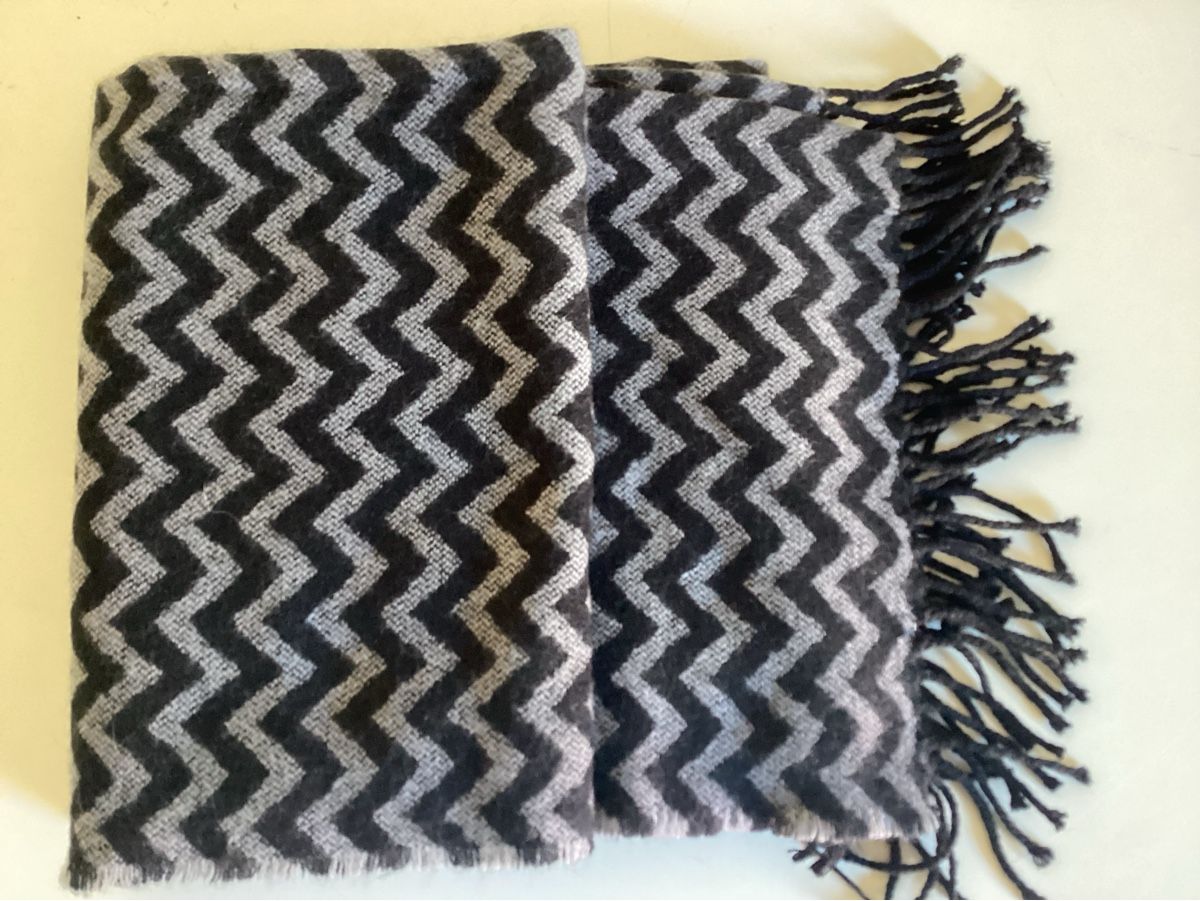 H&M Schals: Grosser Schal H&M 175 x 50 cm – Gebraucht aus Arbedo von Teto77 3