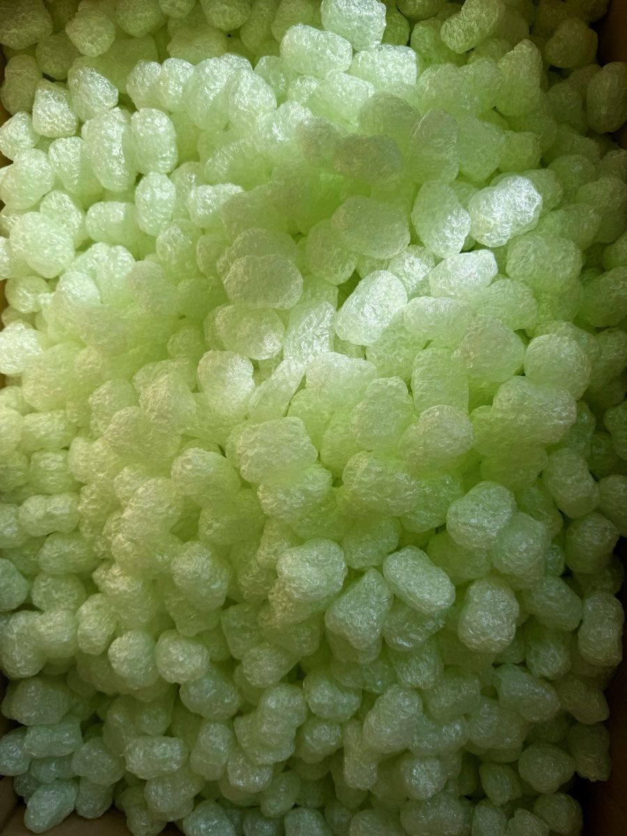 Füllmaterial: Chips d’expédition polystyrène vert – Gebraucht aus Moutier von CaatSerra