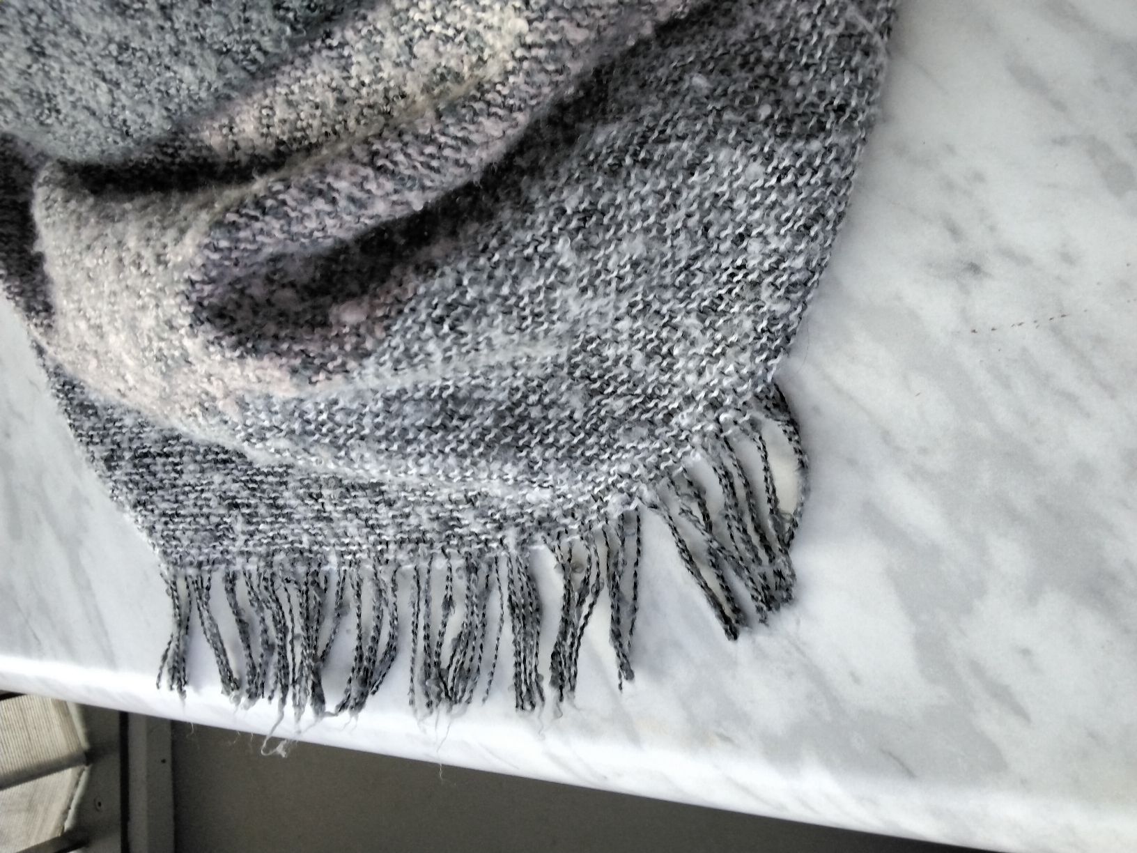 Foulard & Sciarpe: SCHAL GRAU ROSA – Usato da Biel/Bienne venduto da dasi3 2