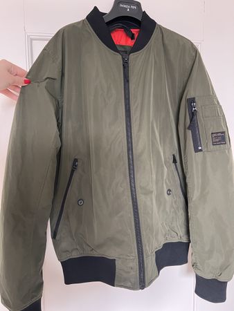 SUPERDRY Bomberjacke gefüttert grün Gr. M