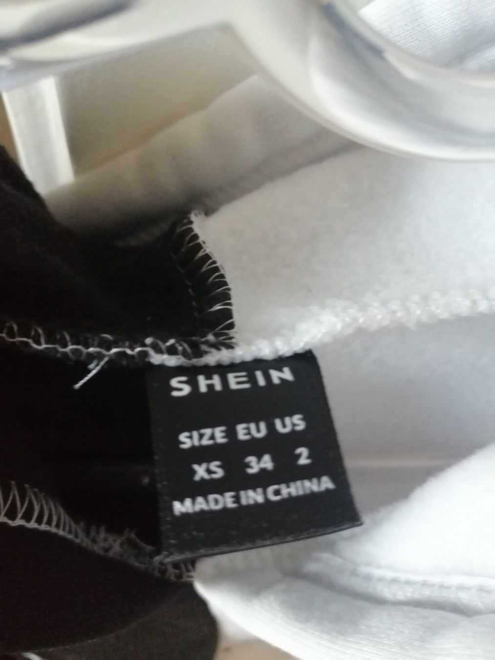 Shein Maglioni & Felpe: Pullover Hoodie schwarz/weiss – Nuovo (secondo la descrizione) da Biel/Bienne venduto da M.D.C 2