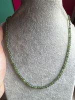 Grüne Kette leuchtend hell 48cm