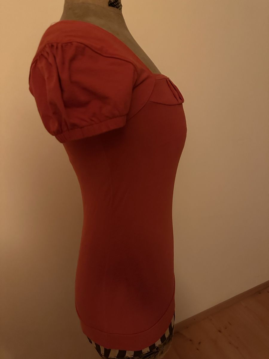 Zara T-shirt: Basic T-Shirt Zara Collection Grösse M rot mit Puffärmel – Usato da Bern venduto da Noeci 3