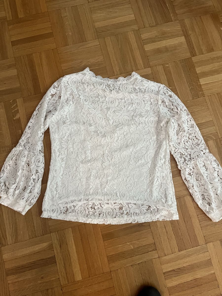 Tops: Top dentelle size S – Gebraucht aus Bellevue von utilisatratice