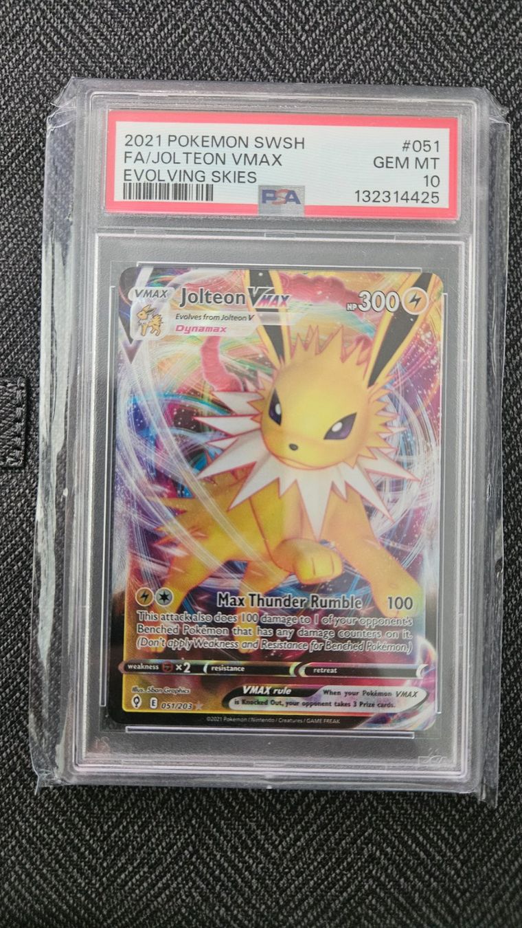Pokémon Carte collezionabili: PSA 10 JOLTEON FA VMAX 2021 POKEMON EVOLVING SKIES – Nuovo e nell'imballaggio originale da Biberist venduto da MaxP9