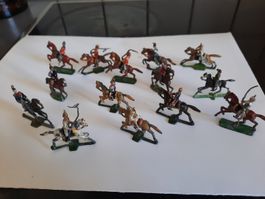 LOT d'anciens SOLDATS -CAVALIERS de PLOMB ou ÉTAIN