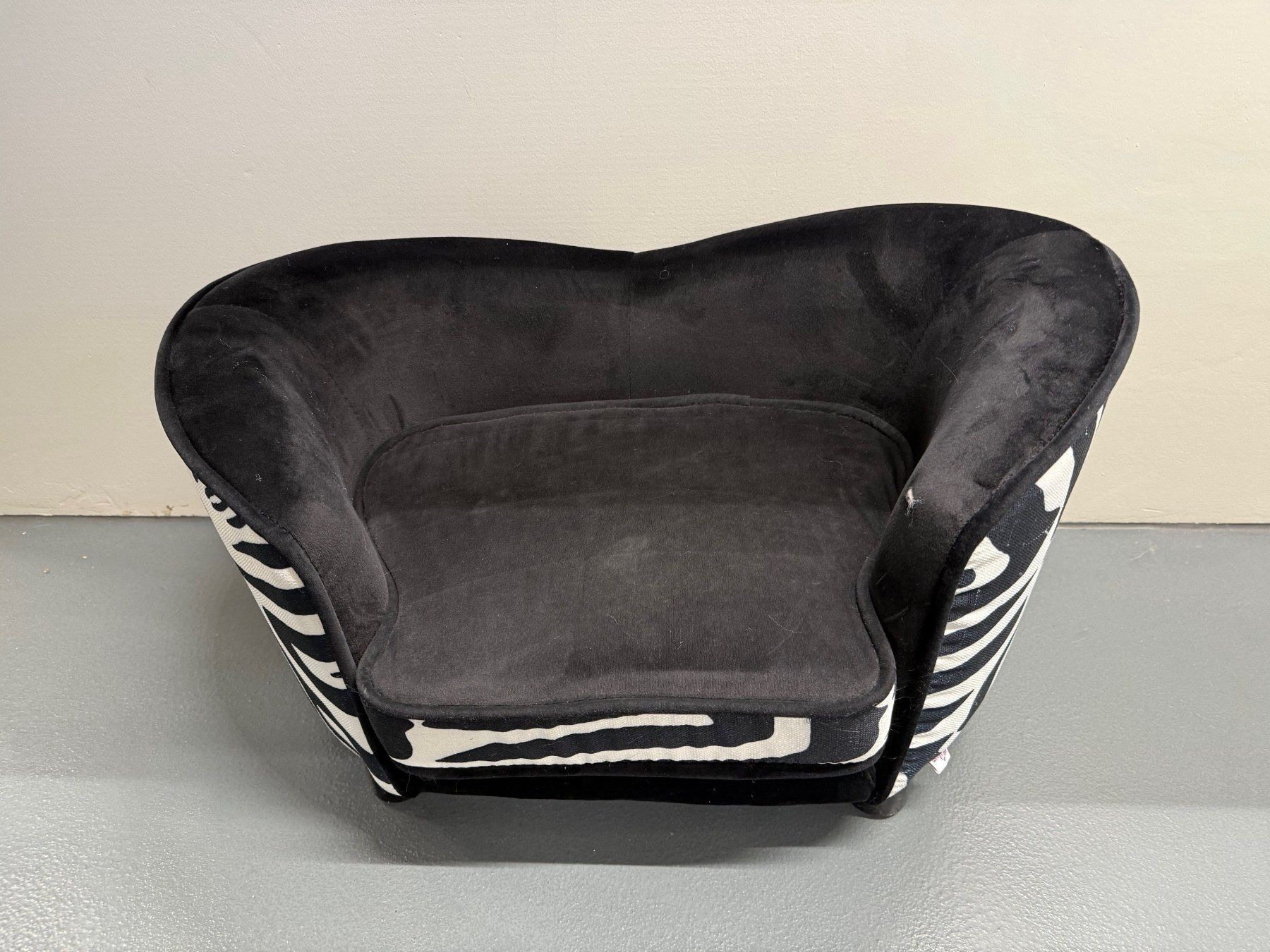 Cucce & Letti: Hunde/Büsi-Sofa im stylischen Zebra-Look – Usato da Leimbach AG venduto da SheAmelie 6