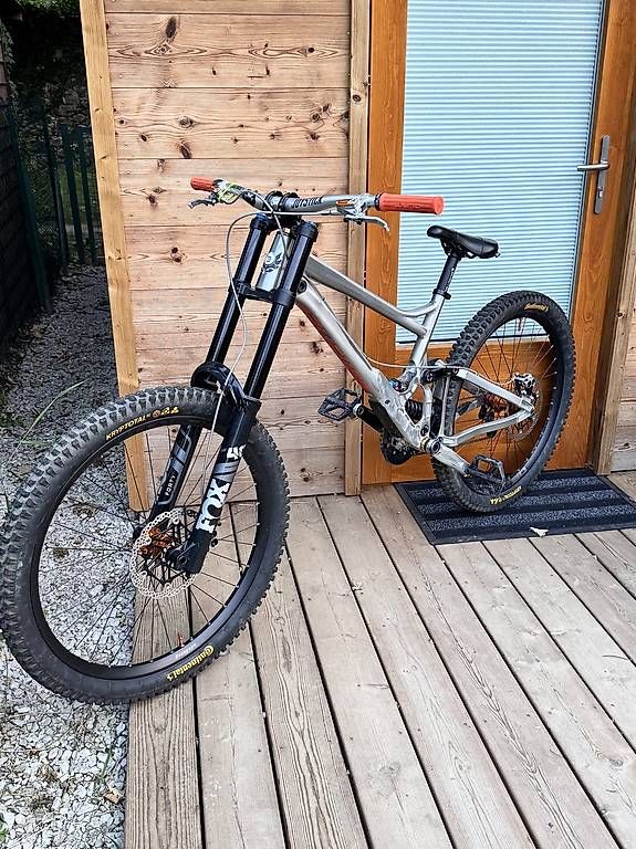 Biciclette: Banshee Légende Xl DH – Usato da Plan-les-Ouates venduto da mtn_q8lj