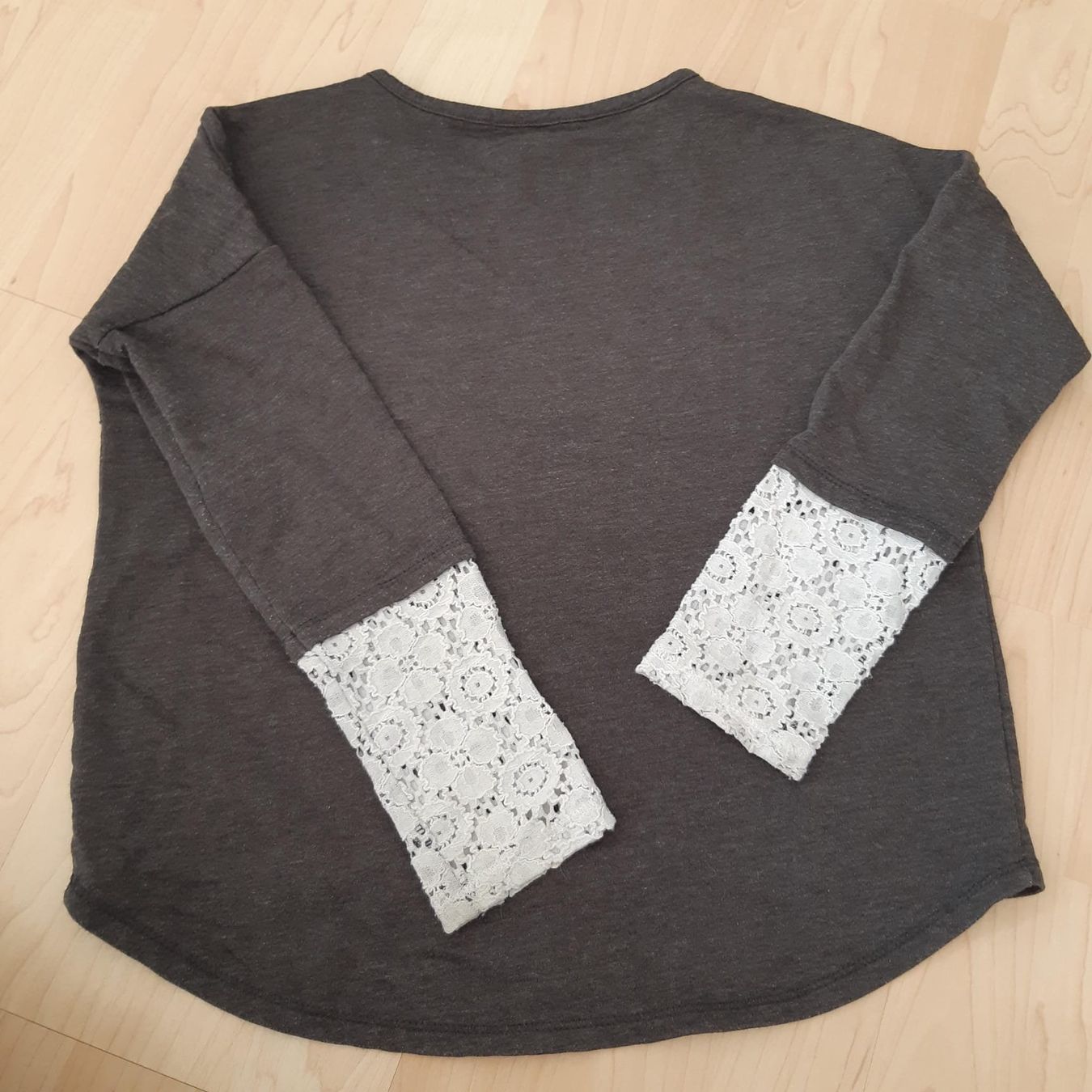 Maglioni & Felpe: Mädchen Pullis,Gr. S 6-7-Jährige,Marke:Design History+Cat&Ja – Usato da Sachseln venduto da volvoc70 2