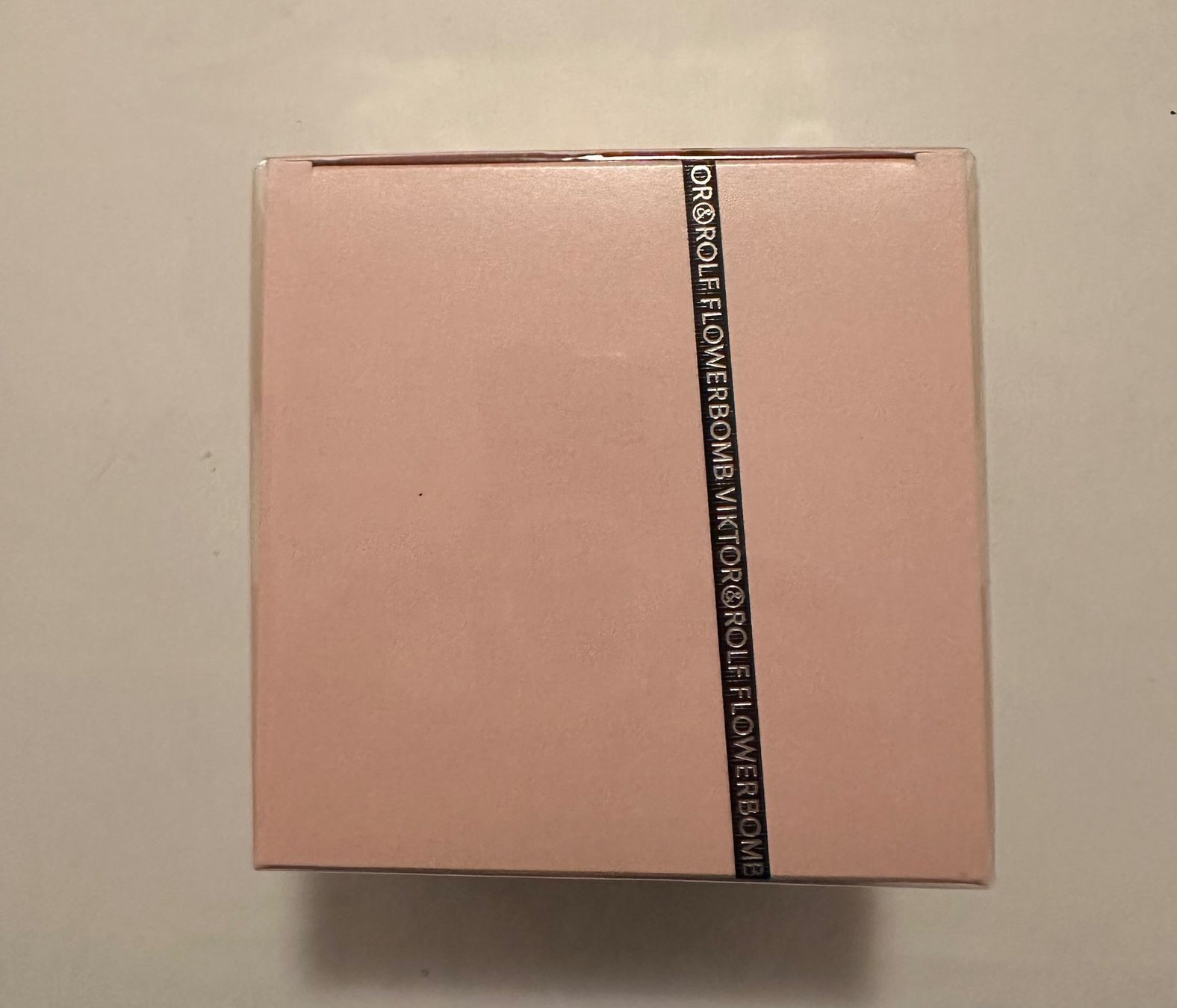Profumi & Eau de Toilette: Flowerbomb Viktor & Rolf poudre satinée – Nuovo e nell'imballaggio originale da Bouveret venduto da seb_rjx8 1