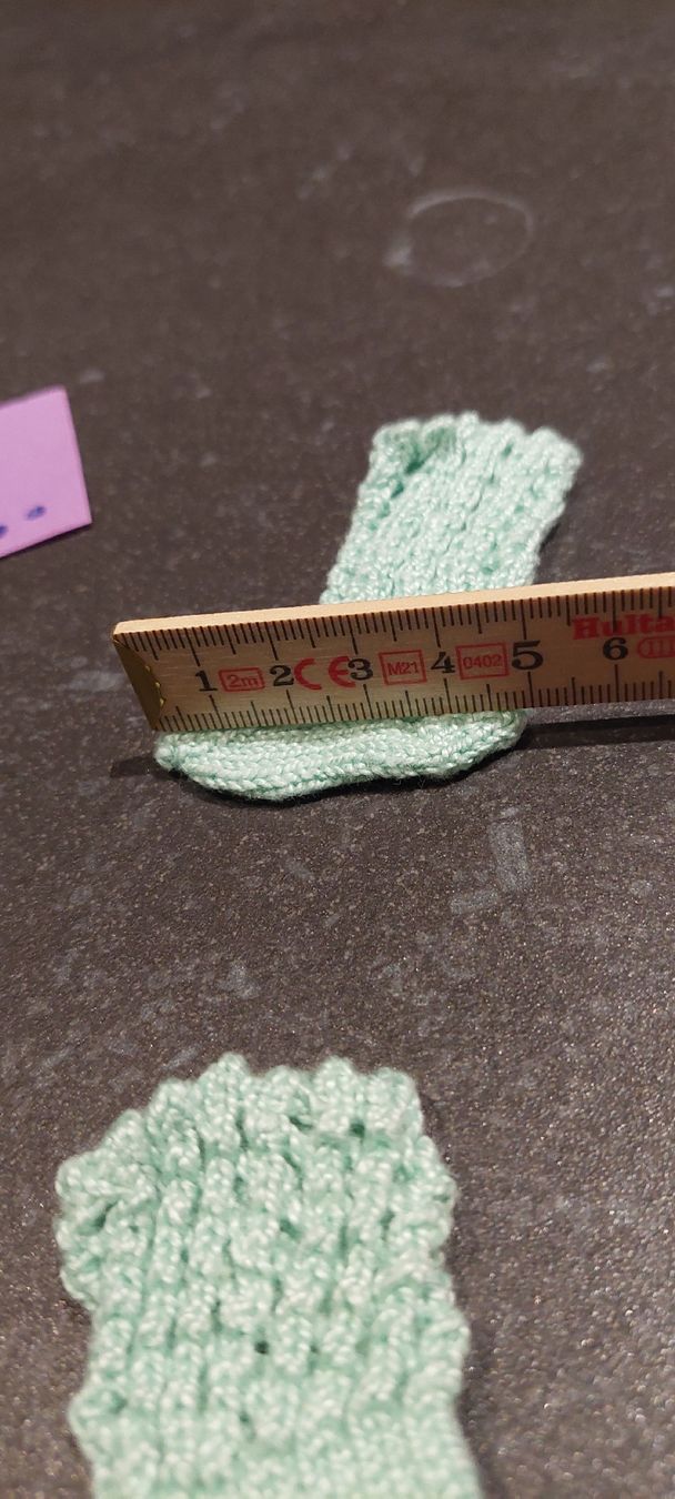 Bambole: 2 handgestrickte Puppensocken lindengrün neu – Nuovo (secondo la descrizione) da Muri AG venduto da nindo1 2