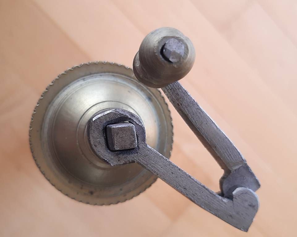 Elettrodomestici da cucina: Kaffeemühle aus Messing – Usato da Schaan venduto da jud_59jg 4