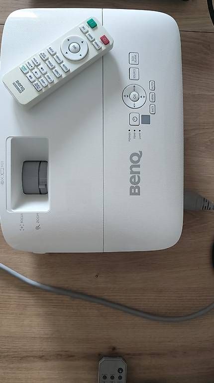 Proiettori: Benq MH 733 – Usato da Murten venduto da rcobi 2