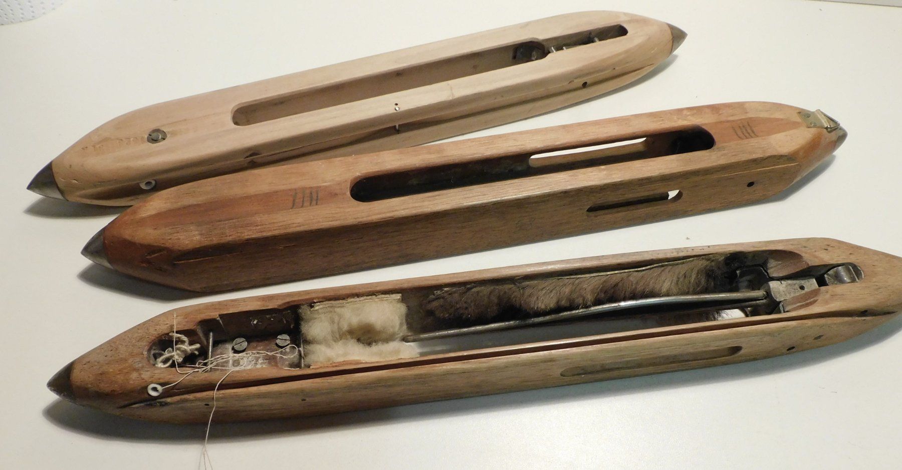 Spinnräder: Spindeln 3 antike Spindeln Holz   41 cm lang – Gebraucht aus Sursee von 76