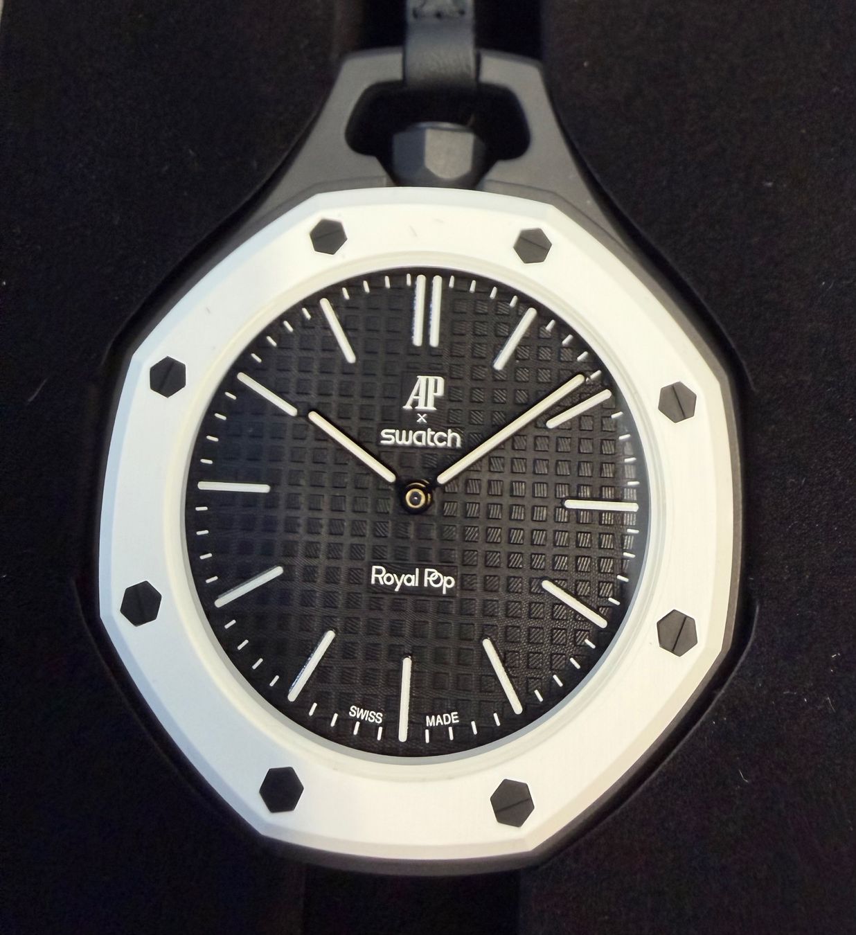 Swatch Orologi: AP x Swatch - Royal Pop Ocho Negro – Nuovo e nell'imballaggio originale da Colombier NE venduto da suburban1959 1