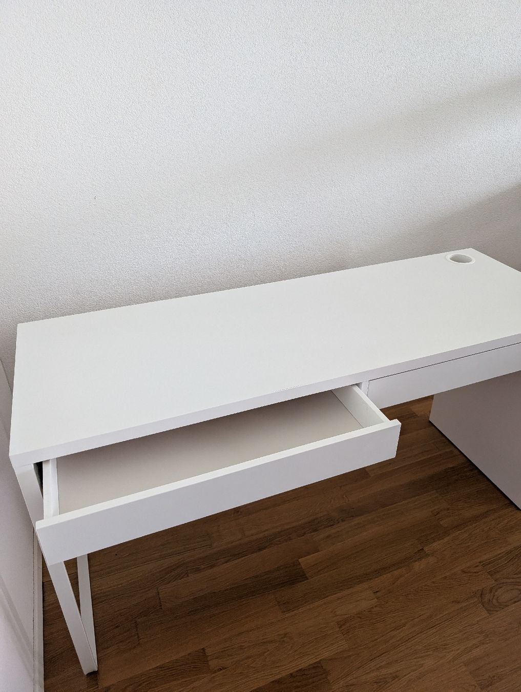 Ikea Scrivanie: Weisser Schreibtisch mit Schubladen – Usato da Winterthur venduto da rut_6xtp 1