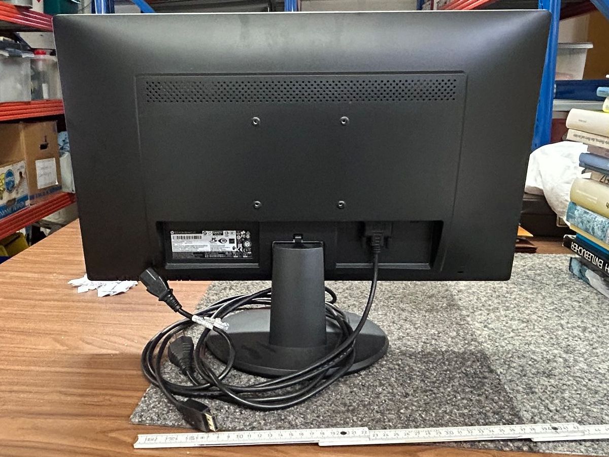 Monitore: (01) Monitor HP 240  24 Zoll – Gebraucht aus Malters von DPHandel 3