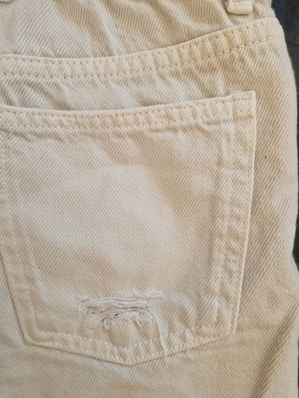 Zara Hosen: Weisse Zara Shorts, Gr. 128 – Gebraucht aus Muri b. Bern von rol_xtf8 2