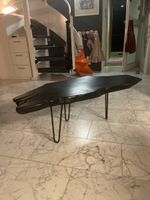Beistelltisch Holzunikate naturform schwarz Metallfüsse