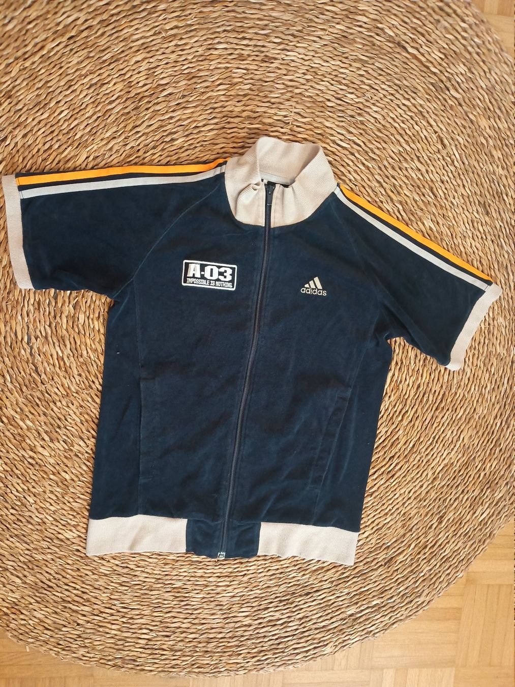 Adidas T-shirt: Vintage-Style Adidas Oberteil – Usato da Zürich venduto da Melianea