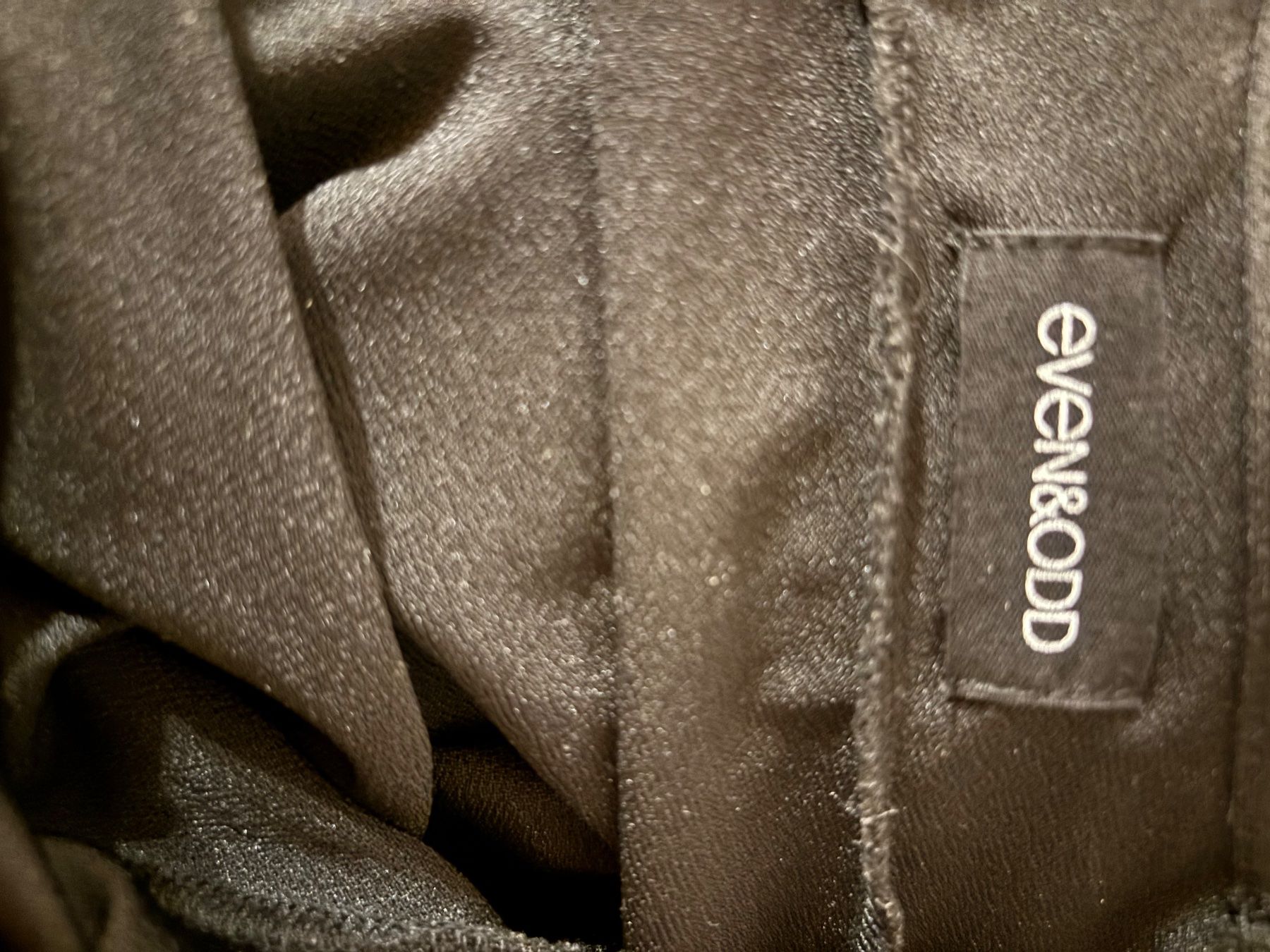 Robes: Robe noire – D'occasion à Grandvillard par Elsa.Del 3