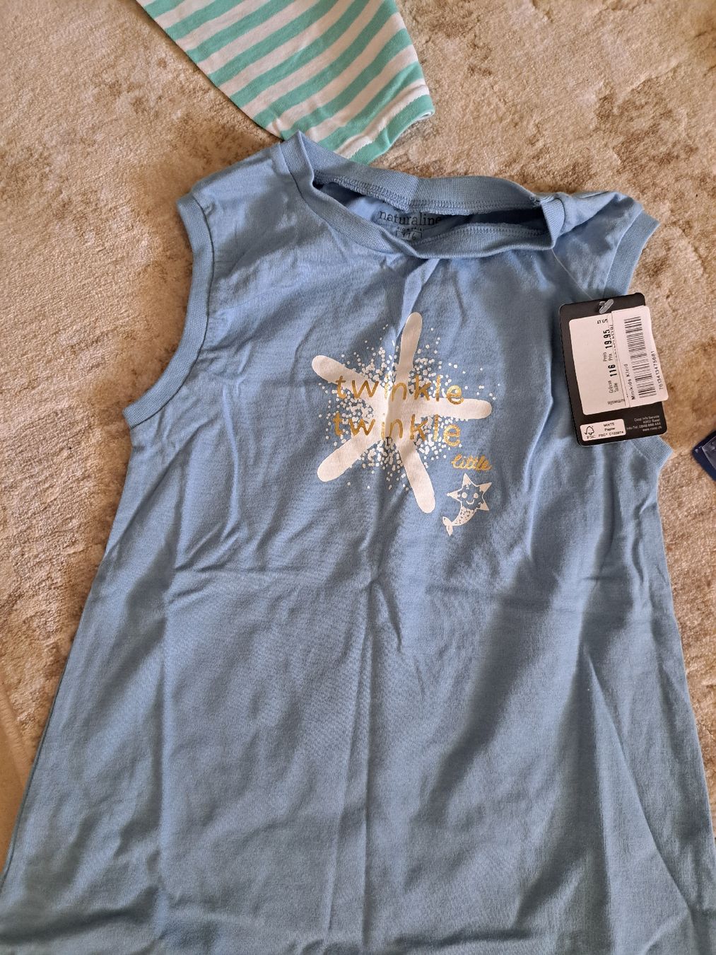 Vestiti & Gonne: Mädchen T-Shirt hellblau Grösse 116mit Aufdruck – Nuovo e nell'imballaggio originale da Solothurn venduto da mar_zmy8