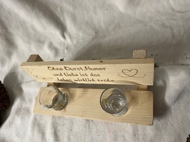 Articoli in legno: Schnapsbank aus Holz mit Spruch self made – Nuovo (secondo la descrizione) da Naters venduto da juveman 2