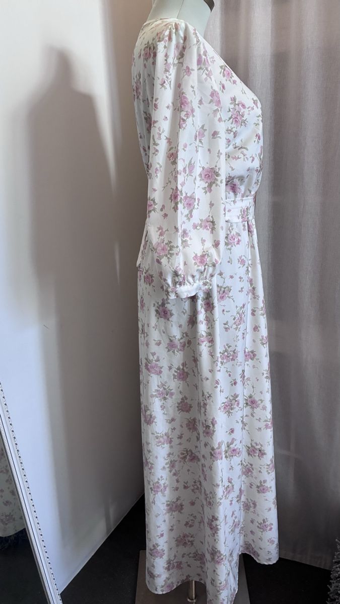 Robes: Kleid mit Blumenmuster und Gürtel Langarm Grösse M – Neuf (Voir description) à Bäretswil par Viechel 2