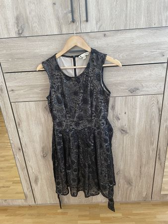Yumi Kleid, Gr. 38, schwarz, mit Blumenmuster