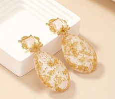 Unregelmässige ovale Form Harz Dangle Ohrstecker, weiss/gold