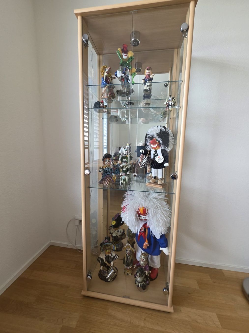 Vetrine: Vitrine mit Beleuchtung – Usato da Muttenz venduto da Saftimufti