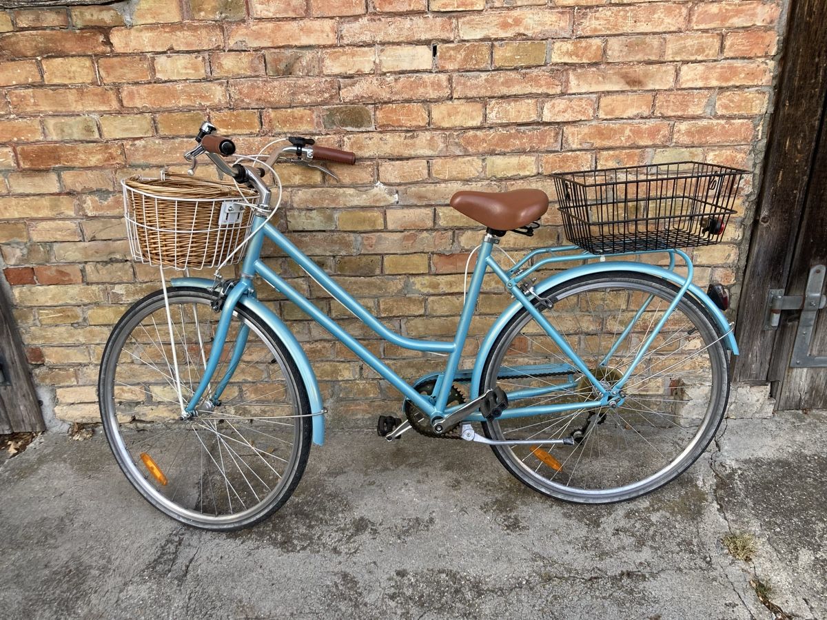 Biciclette: Damenvelo hellblau mit Korb, gebraucht – Usato da Winterthur venduto da Kultundkultur