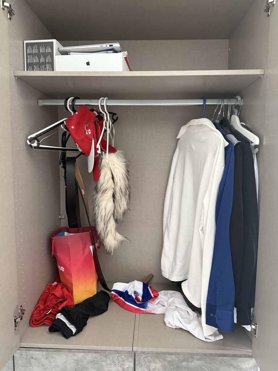 Schränke: Kleiderschrank mit Spiegel – Gebraucht aus Winterthur von karsuoez 2