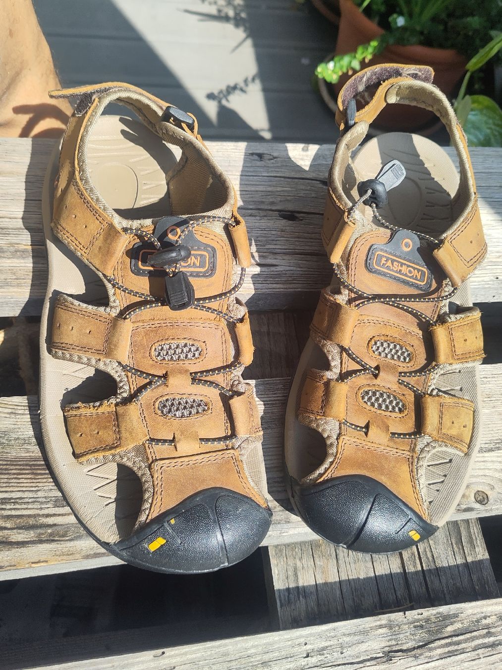 Tessuti: Robuste Leder Sandale – Usato da Zürich venduto da Viarey