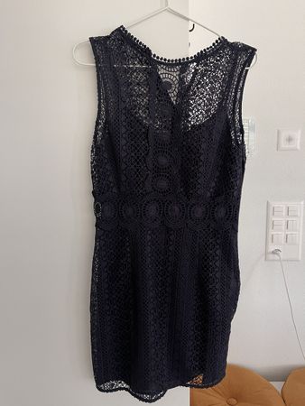 Kleid mit Häckeldetails
