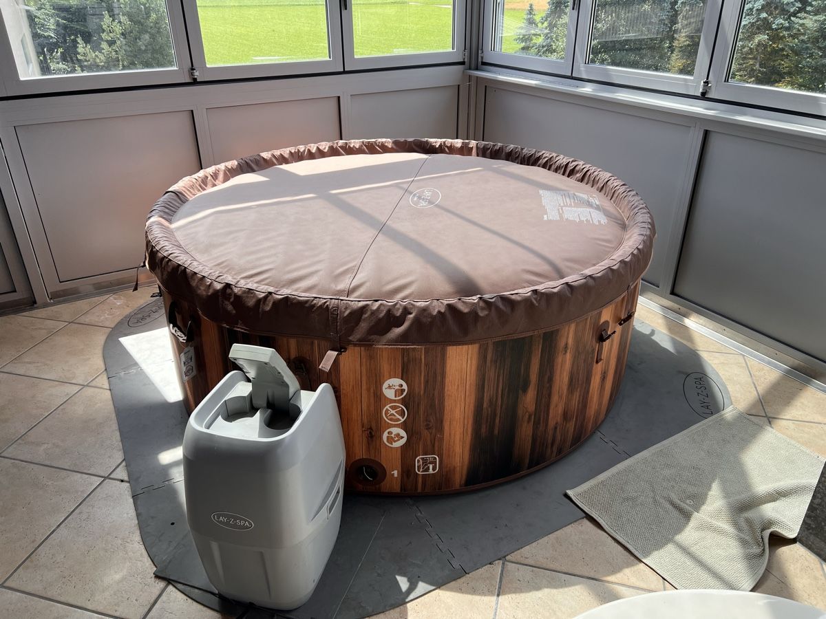 Bestway Whirlpool: Whirlpool Lay-Z-Spa Helsinki – Gebraucht aus Neuendorf von  2
