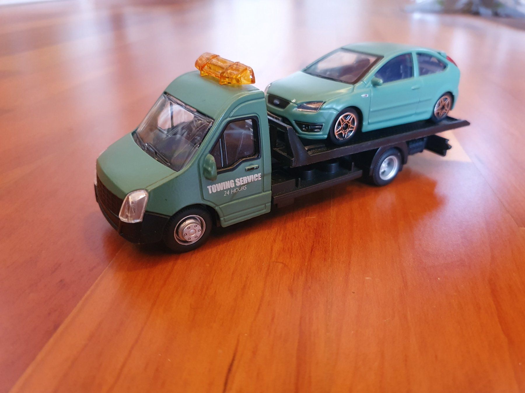 Bburago Modellini d'auto: Bburago Abschleppwagenn mit Ford Focus Massstab 1:43 – Usato da Triesen venduto da platzproblem1