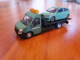 Bburago Abschleppwagenn mit Ford Focus Massstab 1:43