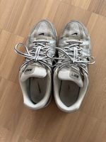 Nike P-6000 Gr. 40 Silber/Weiss