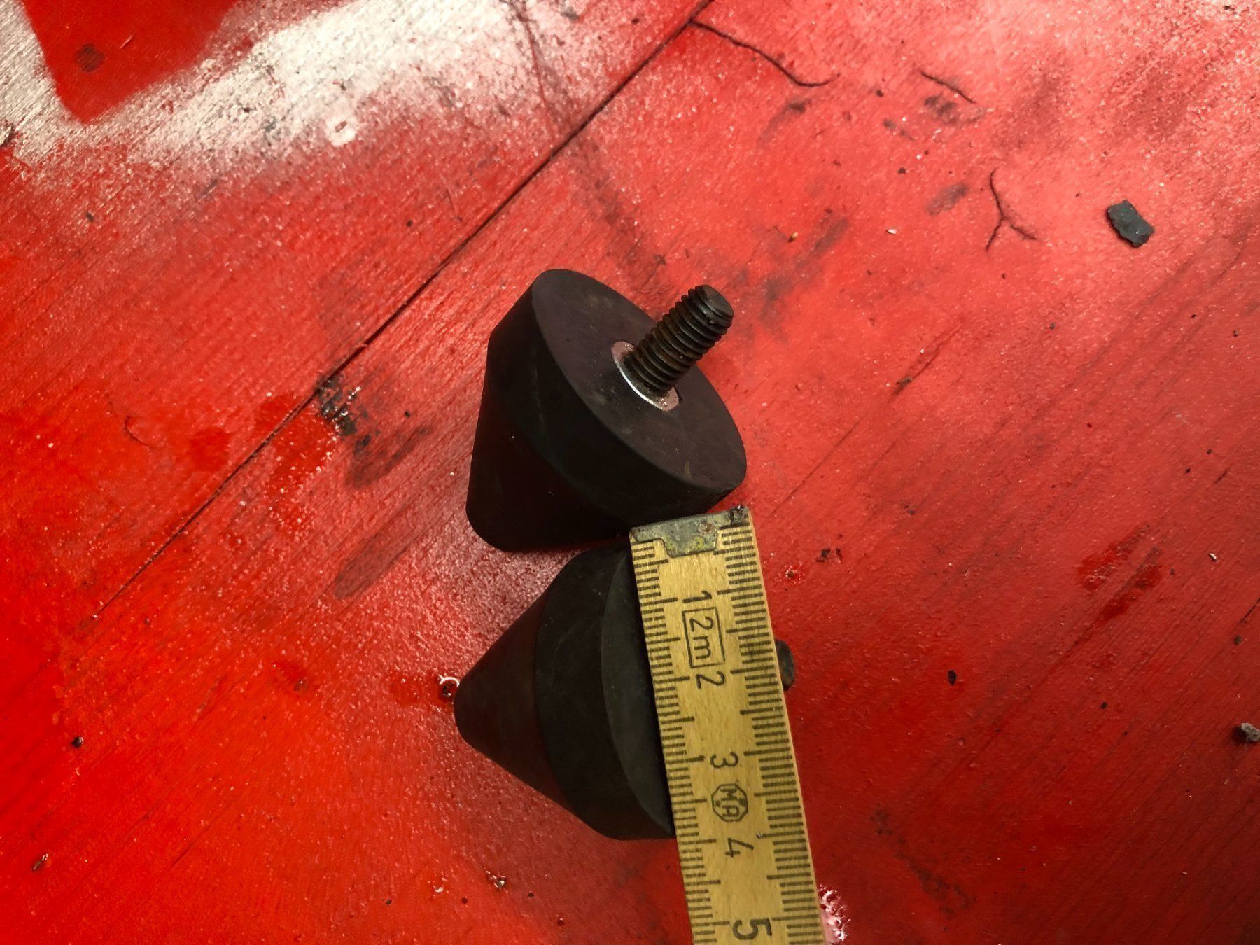 Alfa Romeo Tutti pezzi di ricambio auto: Gummipuffer Kegel m8/ 4cm Durchmesser – Usato da Speicherschwendi venduto da Supersport 3