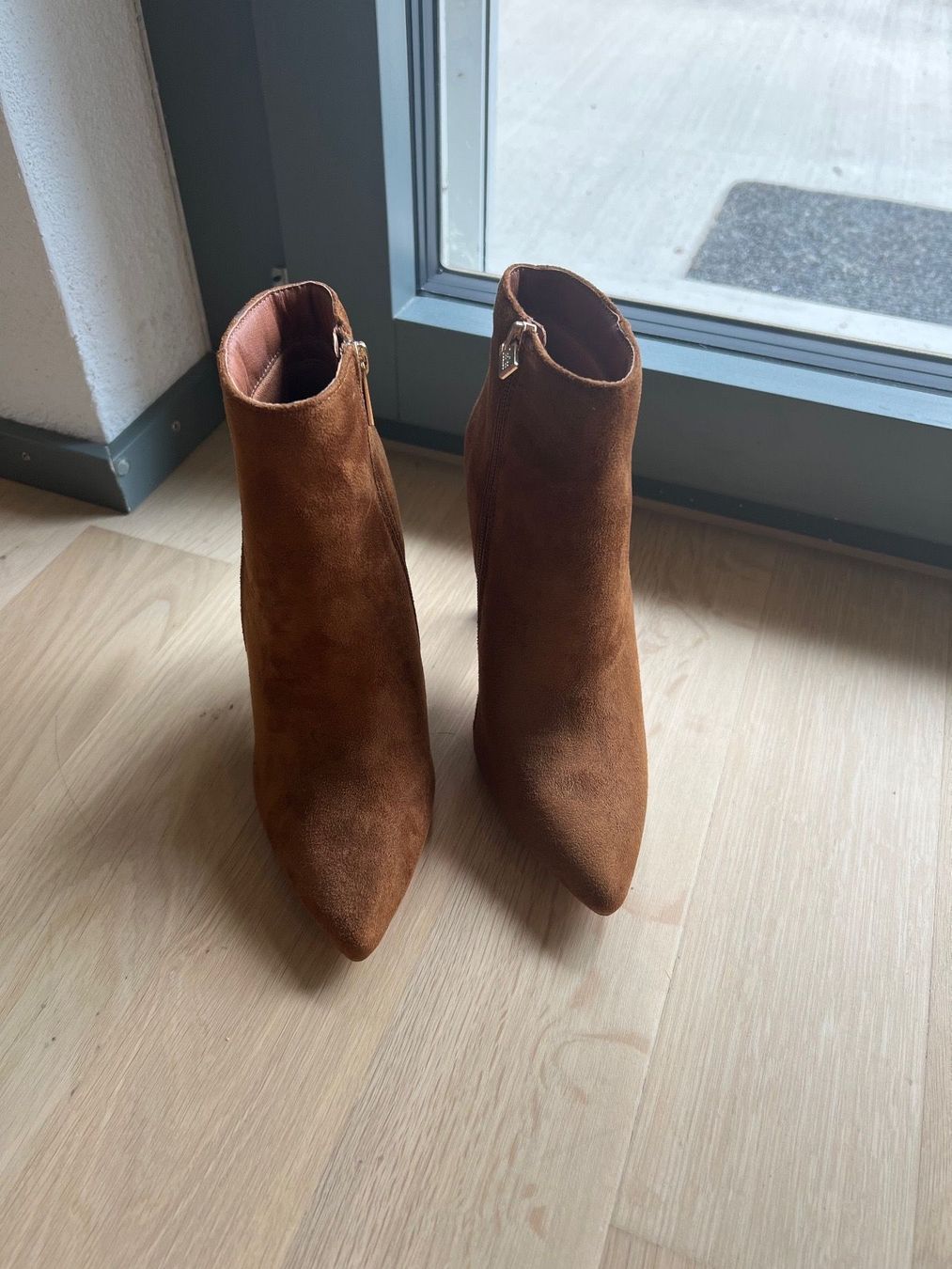 Scarpe da donna: Stiefeletten – Nuovo (secondo la descrizione) da Dübendorf venduto da fadrinli