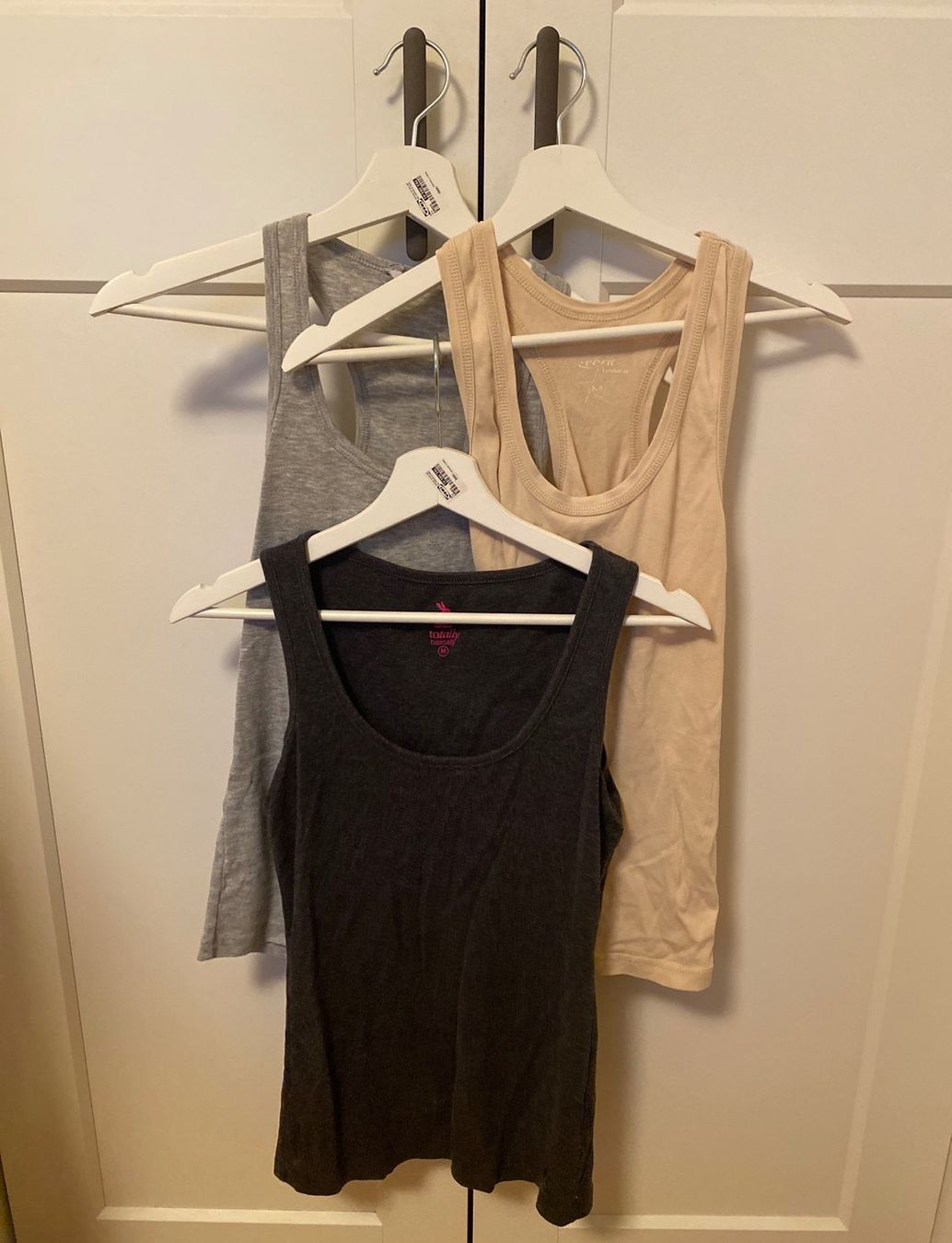 Top: 3er Set Basic Tops (2x Racerback, 1x normal) Gr. M – Usato da Unterengstringen venduto da cck_
